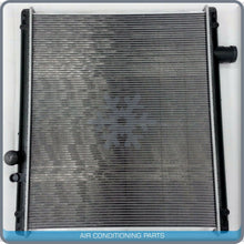 Cargar imagen en el visor de la galería, Radiator fits Mack 1997-2007 CV CV613 CV713 RD RD600 RD68 &amp; RS Series QAC