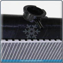 Cargar imagen en el visor de la galería, Radiator fits 2005 2006 2007 Hino Trucks 145, 165, 185 16400E0220 QAC