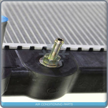 Cargar imagen en el visor de la galería, Radiator fits 2005 2006 2007 Hino Trucks 145, 165, 185 16400E0220 QAC