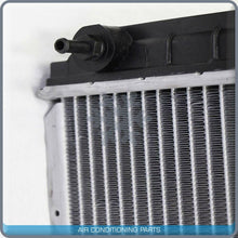 Cargar imagen en el visor de la galería, Radiator fits International / Navistar 1996-2004 5000 Series and 9800 QAC