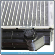 Cargar imagen en el visor de la galería, Radiator fits International / Navistar 1996-2004 5000 Series and 9800 QAC