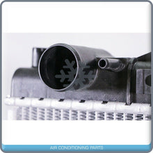 Cargar imagen en el visor de la galería, Radiator fits Ford F250 F350 F450 F550 Super Duty 4C3Z8009BA QAC
