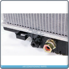 Cargar imagen en el visor de la galería, Radiator fits Ford F250 F350 F450 F550 Super Duty 4C3Z8009BA QAC