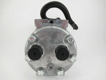Cargar imagen en el visor de la galería, A/C Compressor OEM Sanden SD7H15 fits Caterpillar - Qualy Air