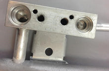 Cargar imagen en el visor de la galería, A/C Condenser for BMW 525i, 528i, 530i, 540i, M5, Z8 QR - Qualy Air