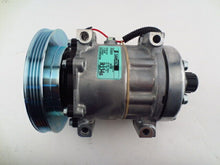 Cargar imagen en el visor de la galería, New A/C Compressor Genuine Sanden fits Case 580N - Qualy Air