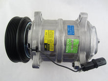 Cargar imagen en el visor de la galería, A/C Compressor OEM DKS15CH for Volvo S40, V40 QR - Qualy Air