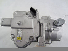 Cargar imagen en el visor de la galería, A/C Compressor OEM ES14C for Toyota Prius C QR - Qualy Air