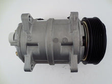 Cargar imagen en el visor de la galería, A/C Compressor DKS15CH for Volvo S70, V70 QR - Qualy Air