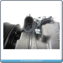 Cargar imagen en el visor de la galería, A/C Compressor OEM Acdelco 10SE18F for Chevrolet Express 1500, Express 250... QR - Qualy Air