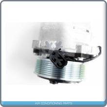 Cargar imagen en el visor de la galería, A/C Compressor OEM Sanden SD7H15 for Kenworth / Peterbilt QR - Qualy Air