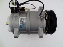 Cargar imagen en el visor de la galería, A/C Compressor DKS15CH for Volvo S70, V70 QR - Qualy Air