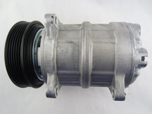 Cargar imagen en el visor de la galería, A/C Compressor OEM DKS15CH for Volvo S40, V40 QR - Qualy Air